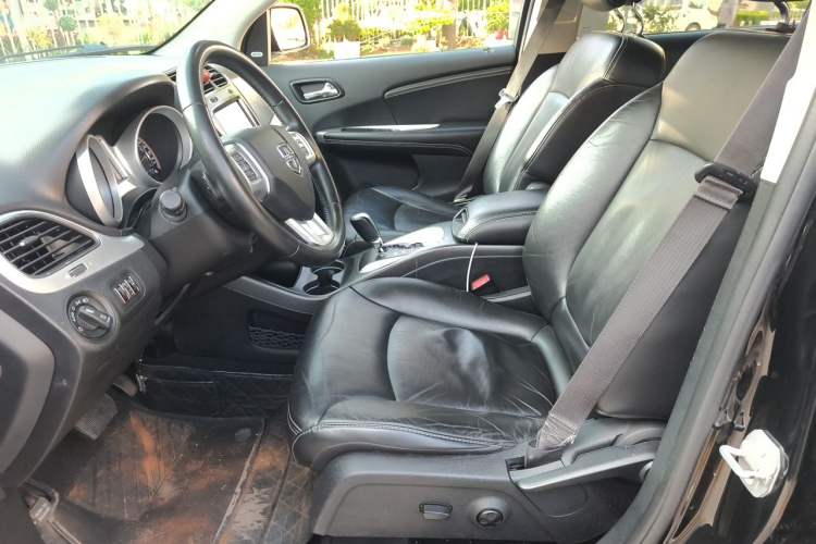 Used Dodge Journey 2015 2.0TD Four-Wheel Drive Luxury Edition Left Front Seat