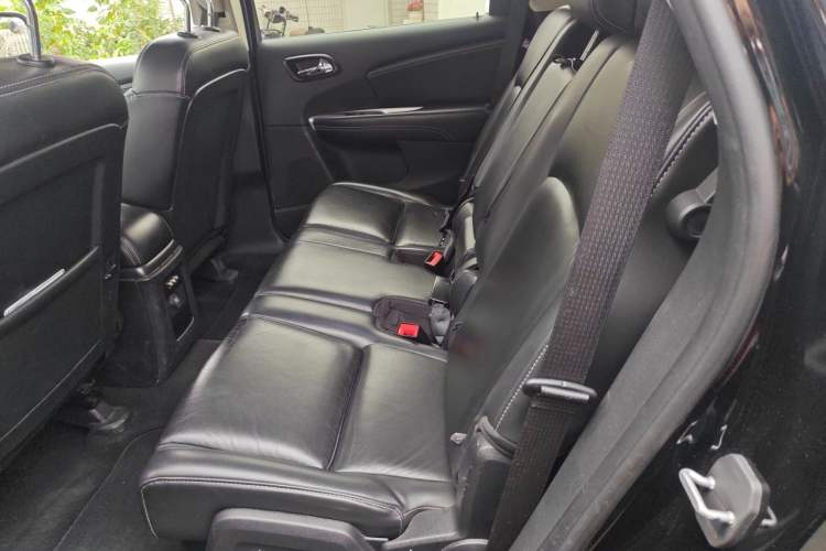 Used Dodge Journey 2015 2.0TD Four-Wheel Drive Luxury Edition Left Rear Seat