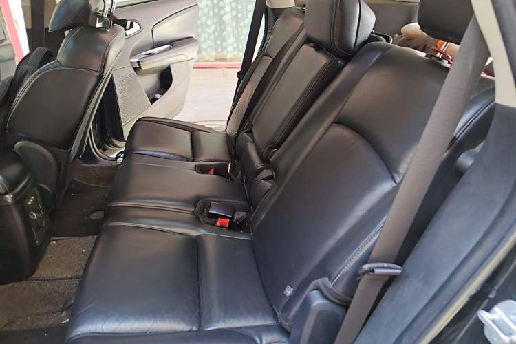 Used Dodge Journey 2015 2.0TD Four-Wheel Drive Luxury Edition Left Rear Seat