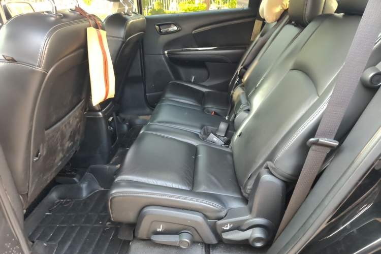 Used Dodge Journey 2015 2.0TD Four-Wheel Drive Luxury Edition Left Rear Seat