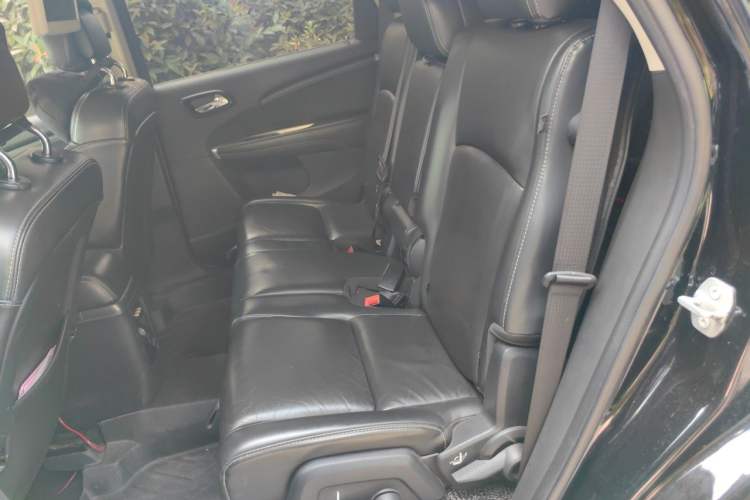 Used Dodge Journey 2015 2.0TD Four-Wheel Drive Luxury Edition Left Rear Seat