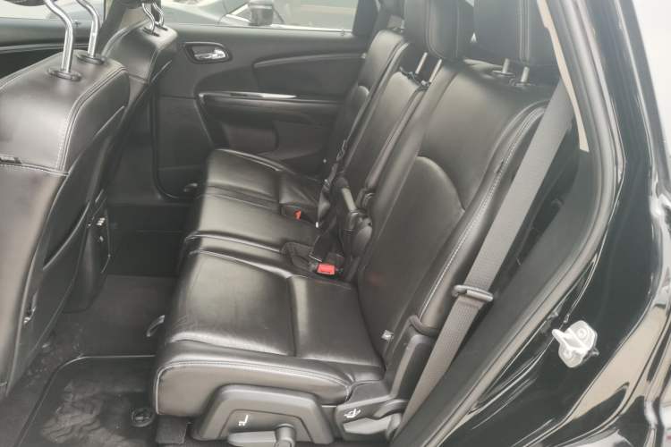 Used Dodge Journey 2015 2.0TD Four-Wheel Drive Luxury Edition Left Rear Seat