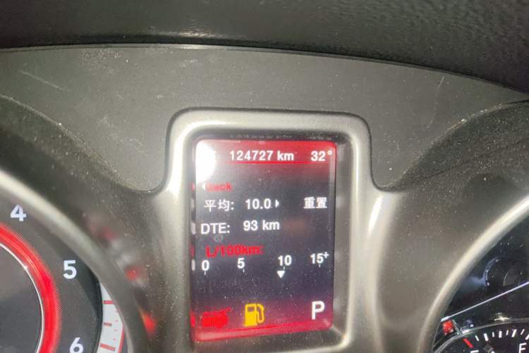 Used Dodge Journey 2015 2.0TD Four-Wheel Drive Luxury Edition Odometer Close Up