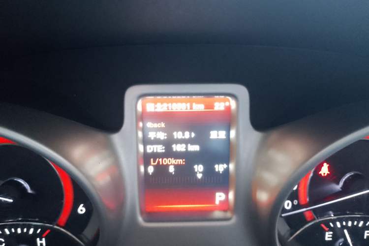 Used Dodge Journey 2015 2.0TD Four-Wheel Drive Luxury Edition Odometer Close Up