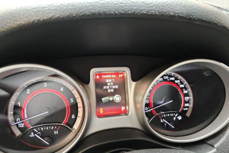 Used Dodge Journey 2015 2.0TD Four-Wheel Drive Luxury Edition Odometer Close Up