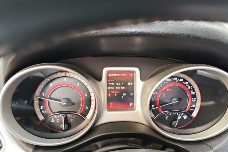 Used Dodge Journey 2015 2.0TD Four-Wheel Drive Luxury Edition Odometer Close Up