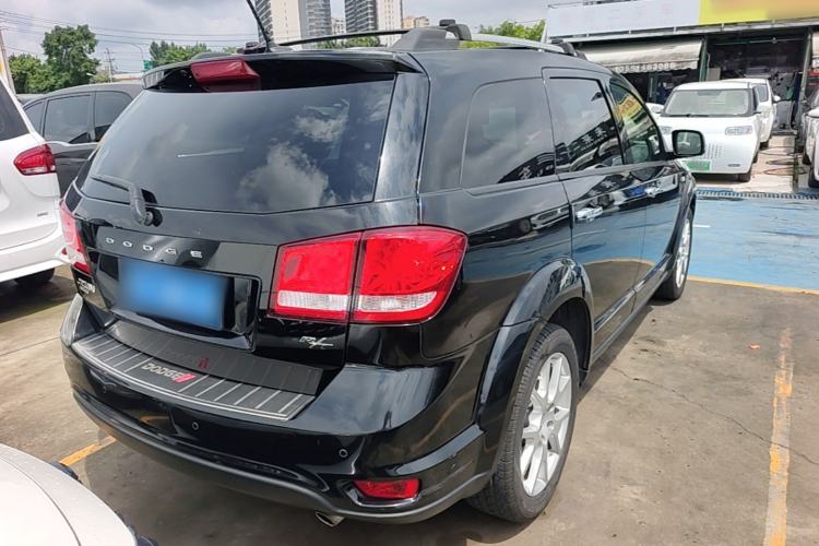 Used Dodge Journey 2015 2.0TD Four-Wheel Drive Luxury Edition Rear Right 45 Deg