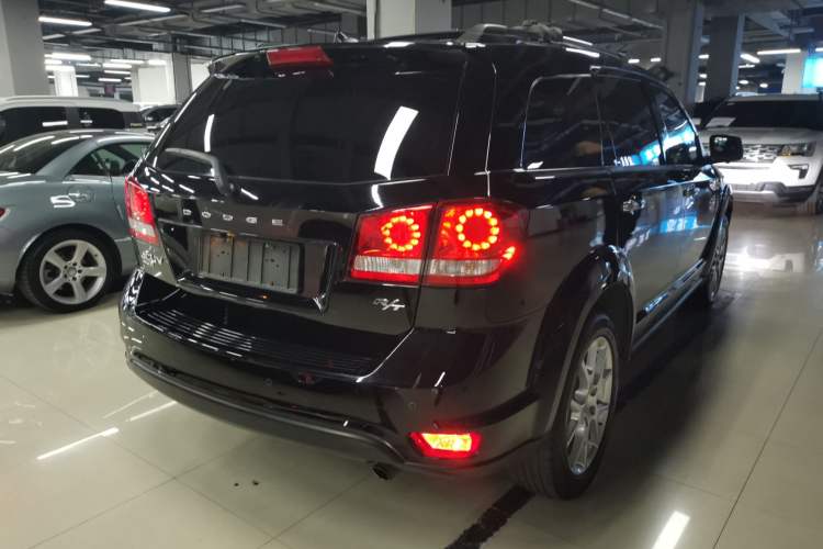 Used Dodge Journey 2015 2.0TD Four-Wheel Drive Luxury Edition Rear Right 45 Deg