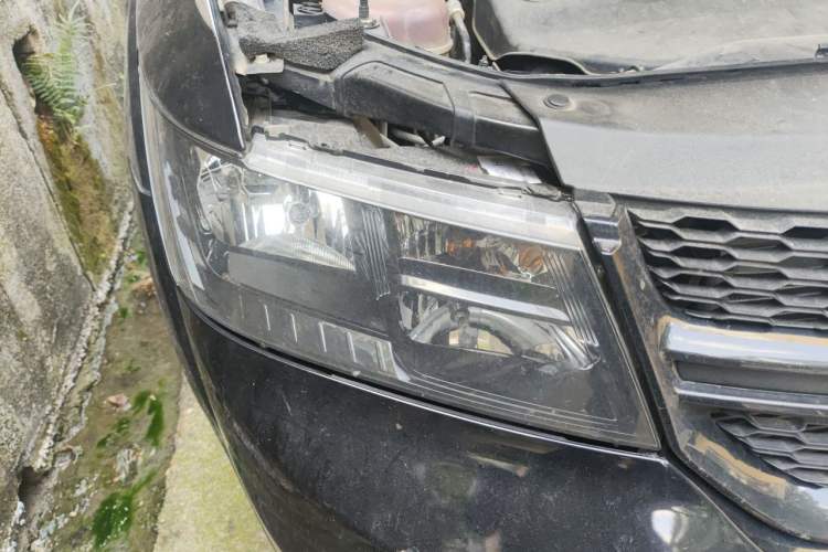 Used Dodge Journey 2015 2.0TD Four-Wheel Drive Luxury Edition Right Front Headlight