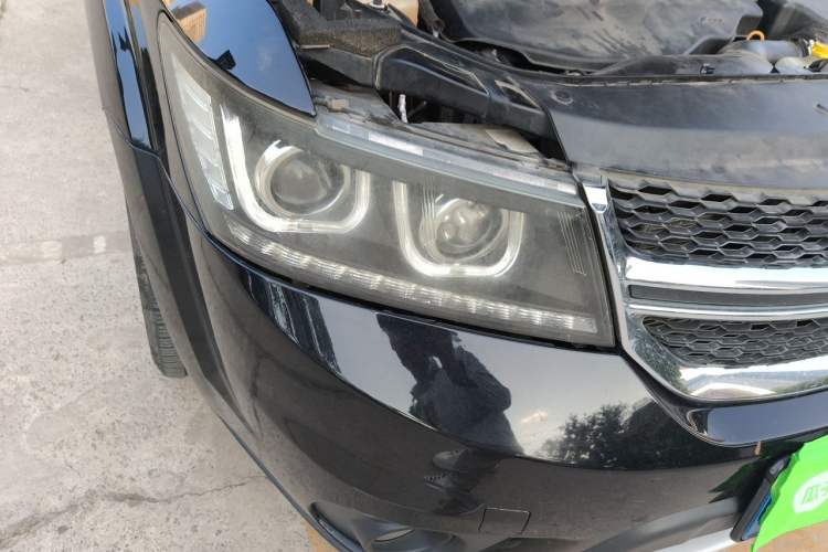 Used Dodge Journey 2015 2.0TD Four-Wheel Drive Luxury Edition Right Front Headlight