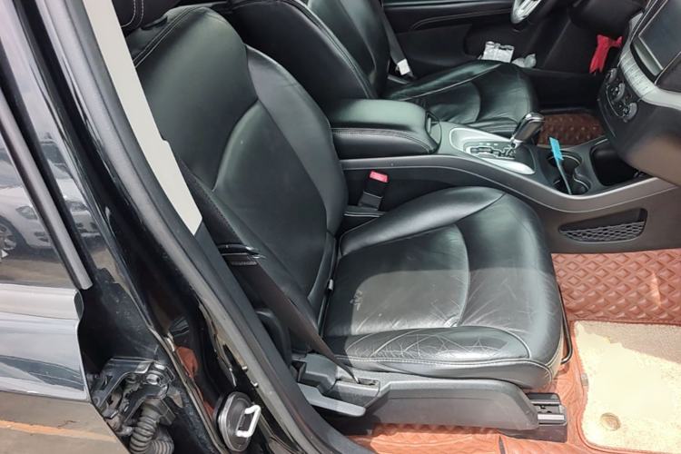 Used Dodge Journey 2015 2.0TD Four-Wheel Drive Luxury Edition Right Front Seat