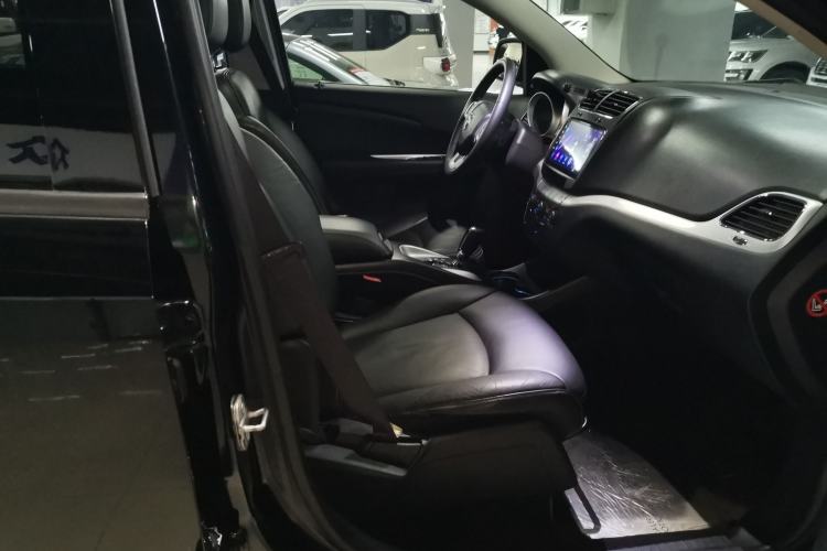 Used Dodge Journey 2015 2.0TD Four-Wheel Drive Luxury Edition Right Front Seat