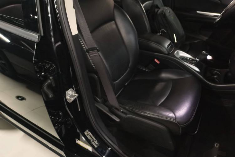 Used Dodge Journey 2015 2.0TD Four-Wheel Drive Luxury Edition Right Front Seat