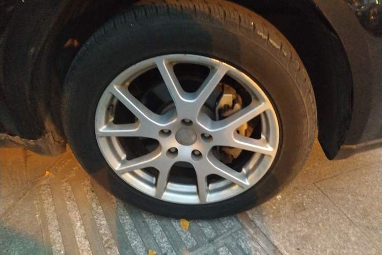 Used Dodge Journey 2015 2.0TD Four-Wheel Drive Luxury Edition Right Front Wheel Hub