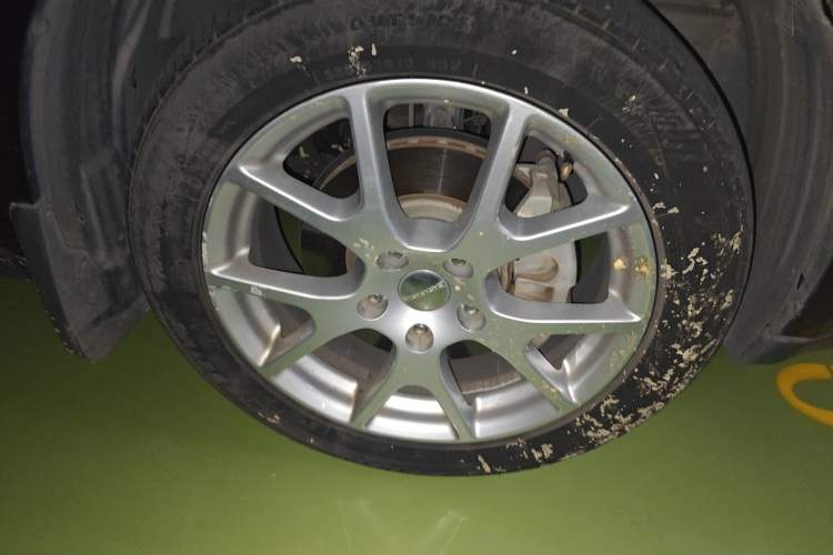 Used Dodge Journey 2015 2.0TD Four-Wheel Drive Luxury Edition Right Front Wheel Hub