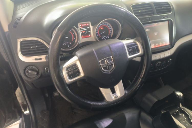 Used Dodge Journey 2015 2.0TD Four-Wheel Drive Luxury Edition Steering Wheel