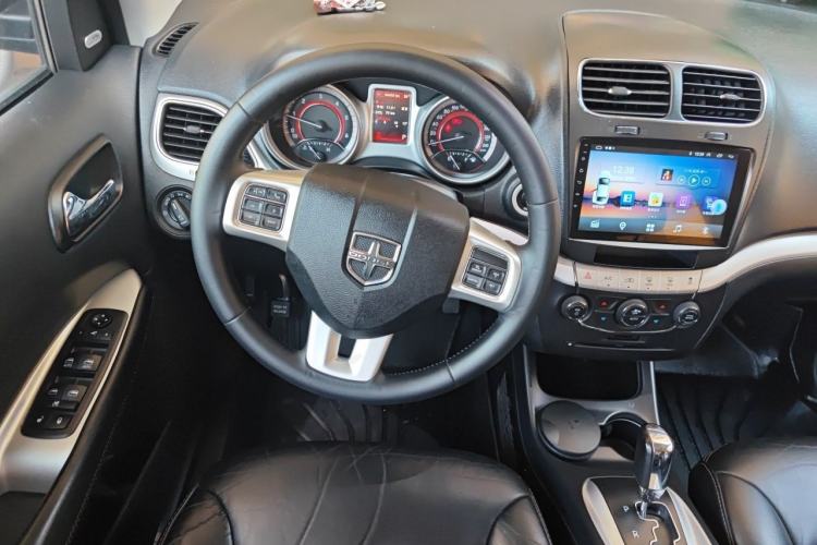 Used Dodge Journey 2015 2.0TD Four-Wheel Drive Luxury Edition Steering Wheel