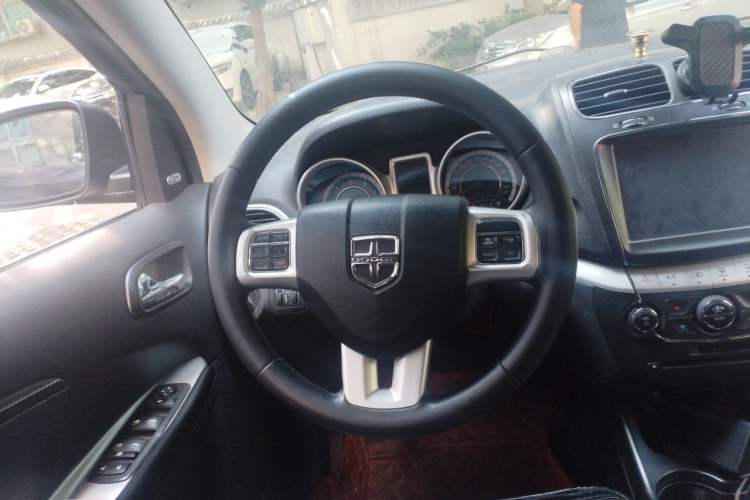 Used Dodge Journey 2015 2.0TD Four-Wheel Drive Luxury Edition Steering Wheel