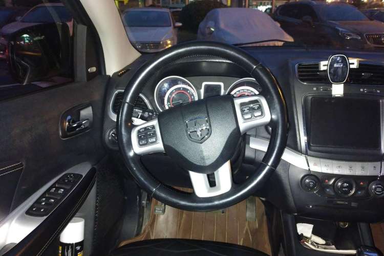 Used Dodge Journey 2015 2.0TD Four-Wheel Drive Luxury Edition Steering Wheel