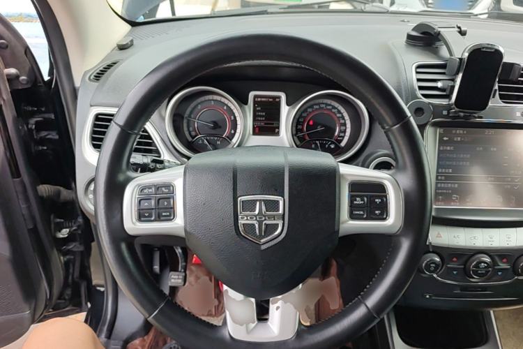 Used Dodge Journey 2015 2.0TD Four-Wheel Drive Luxury Edition Steering Wheel