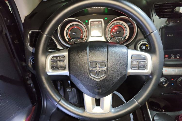 Used Dodge Journey 2015 2.0TD Four-Wheel Drive Luxury Edition Steering Wheel
