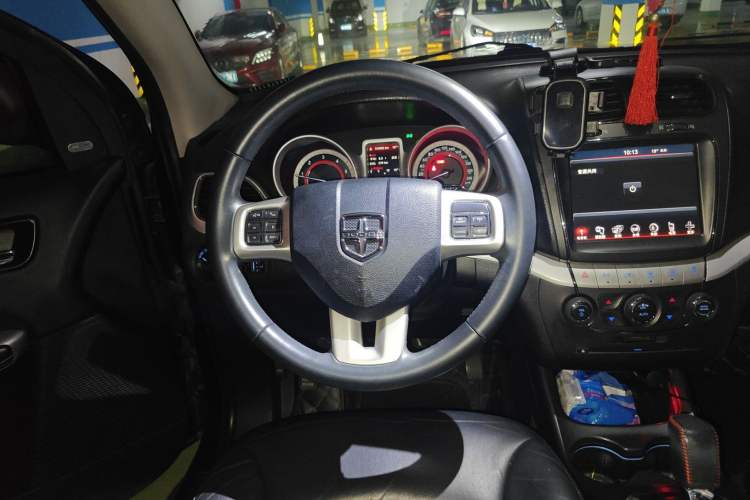Used Dodge Journey 2015 2.0TD Four-Wheel Drive Luxury Edition Steering Wheel