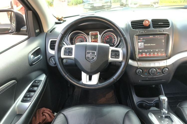 Used Dodge Journey 2015 2.0TD Four-Wheel Drive Luxury Edition Steering Wheel