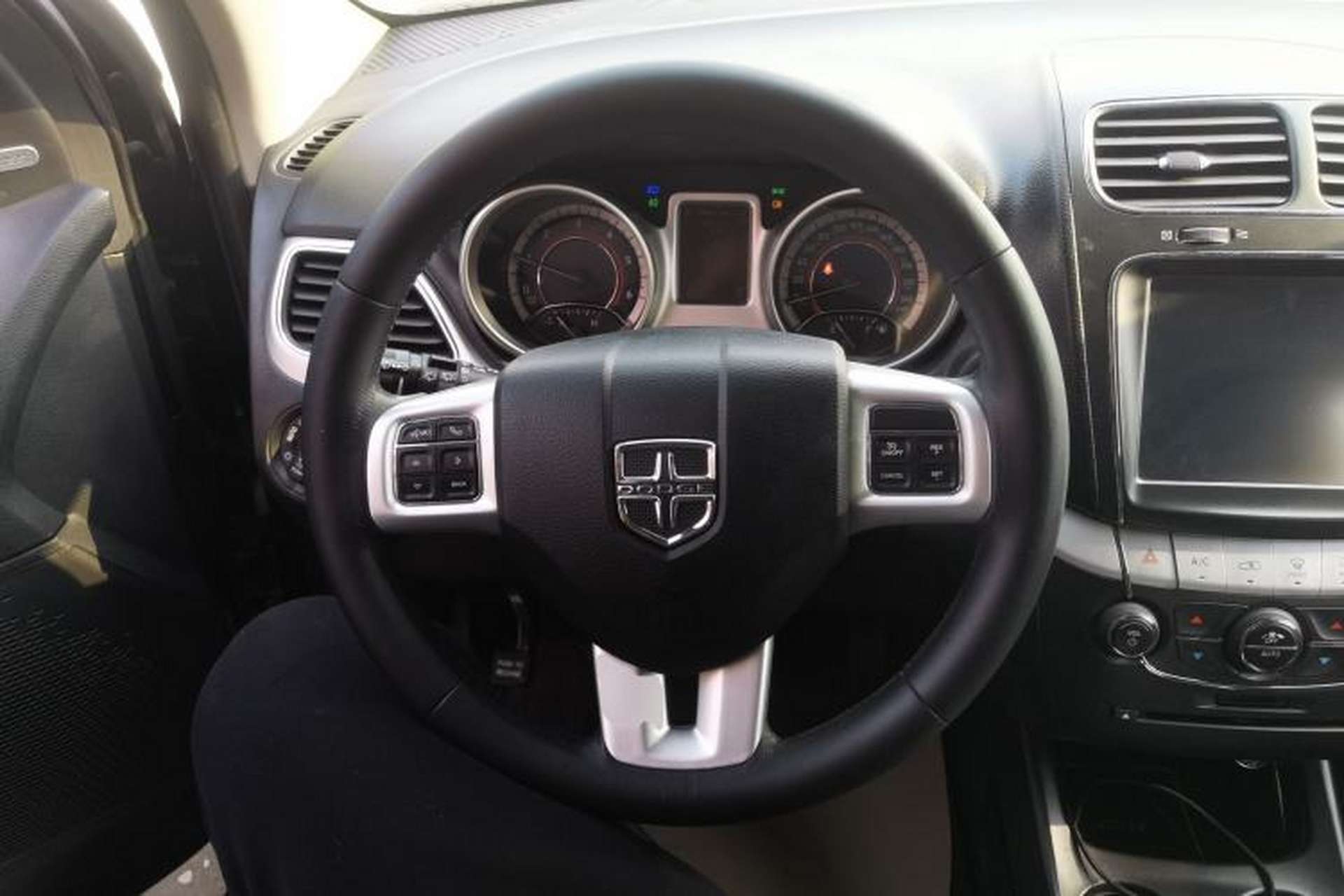 Used Dodge Journey 2015 2.0TD Four-Wheel Drive Luxury Edition Steering Wheel