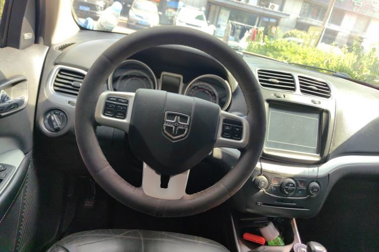 Used Dodge Journey 2015 2.0TD Four-Wheel Drive Luxury Edition Steering Wheel