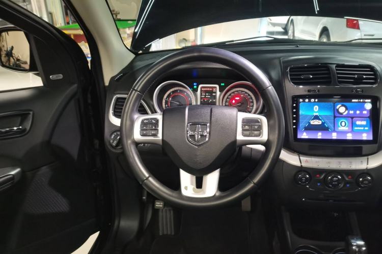 Used Dodge Journey 2015 2.0TD Four-Wheel Drive Luxury Edition Steering Wheel