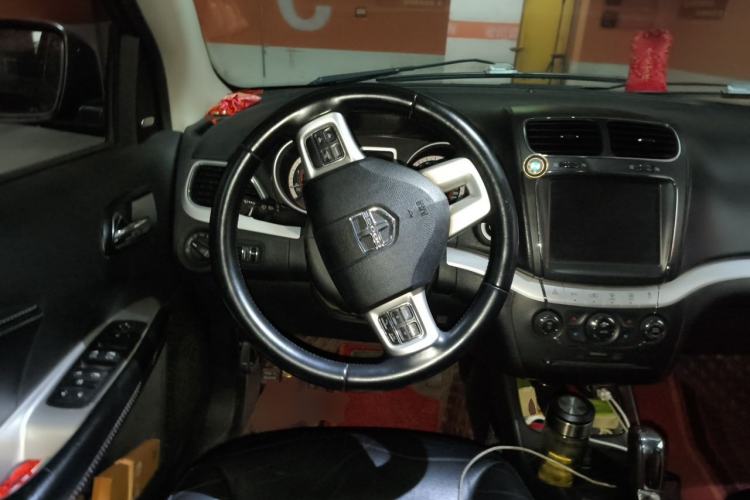 Used Dodge Journey 2015 2.0TD Four-Wheel Drive Luxury Edition Steering Wheel
