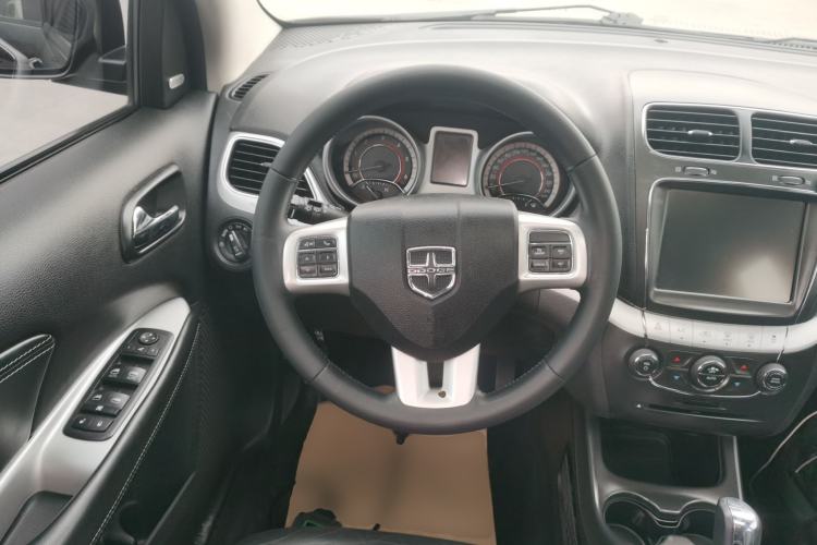 Used Dodge Journey 2015 2.0TD Four-Wheel Drive Luxury Edition Steering Wheel