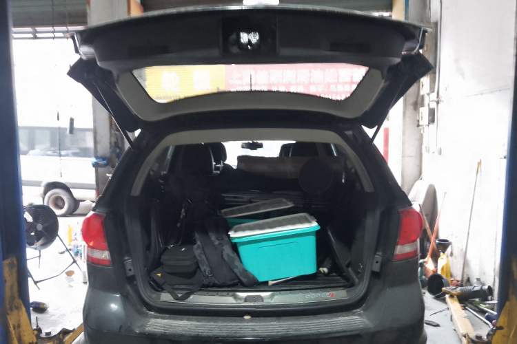 Used Dodge Journey 2015 2.0TD Four-Wheel Drive Luxury Edition Trunk