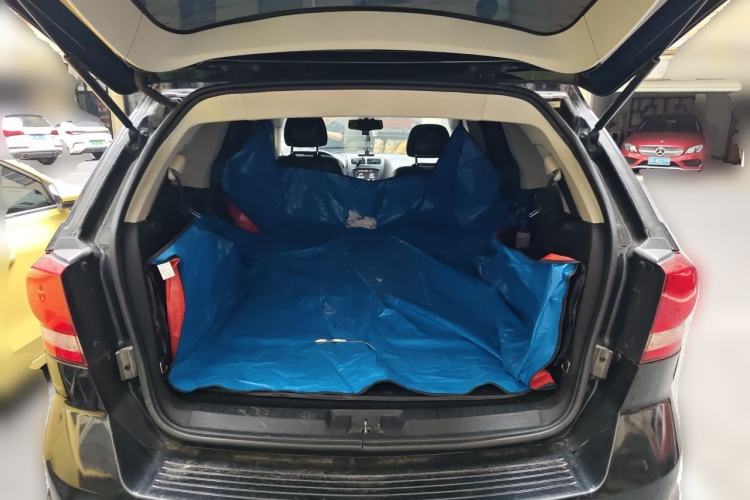Used Dodge Journey 2015 2.0TD Four-Wheel Drive Luxury Edition Trunk