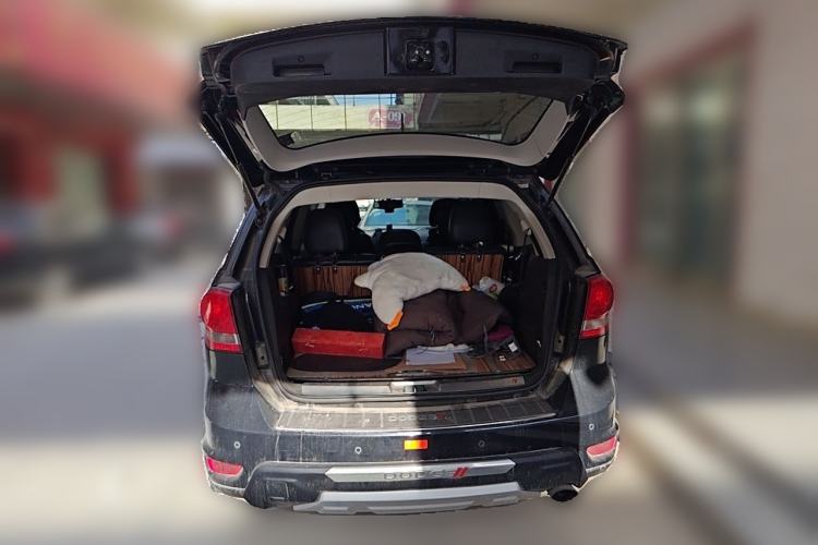 Used Dodge Journey 2015 2.0TD Four-Wheel Drive Luxury Edition Trunk