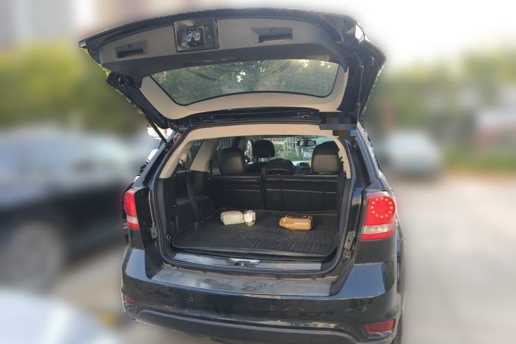 Used Dodge Journey 2015 2.0TD Four-Wheel Drive Luxury Edition Trunk
