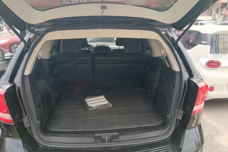 Used Dodge Journey 2015 2.0TD Four-Wheel Drive Luxury Edition Trunk