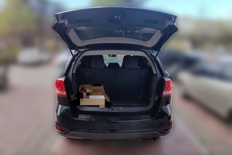Used Dodge Journey 2015 2.0TD Four-Wheel Drive Luxury Edition Trunk