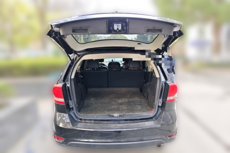 Used Dodge Journey 2015 2.0TD Four-Wheel Drive Luxury Edition Trunk