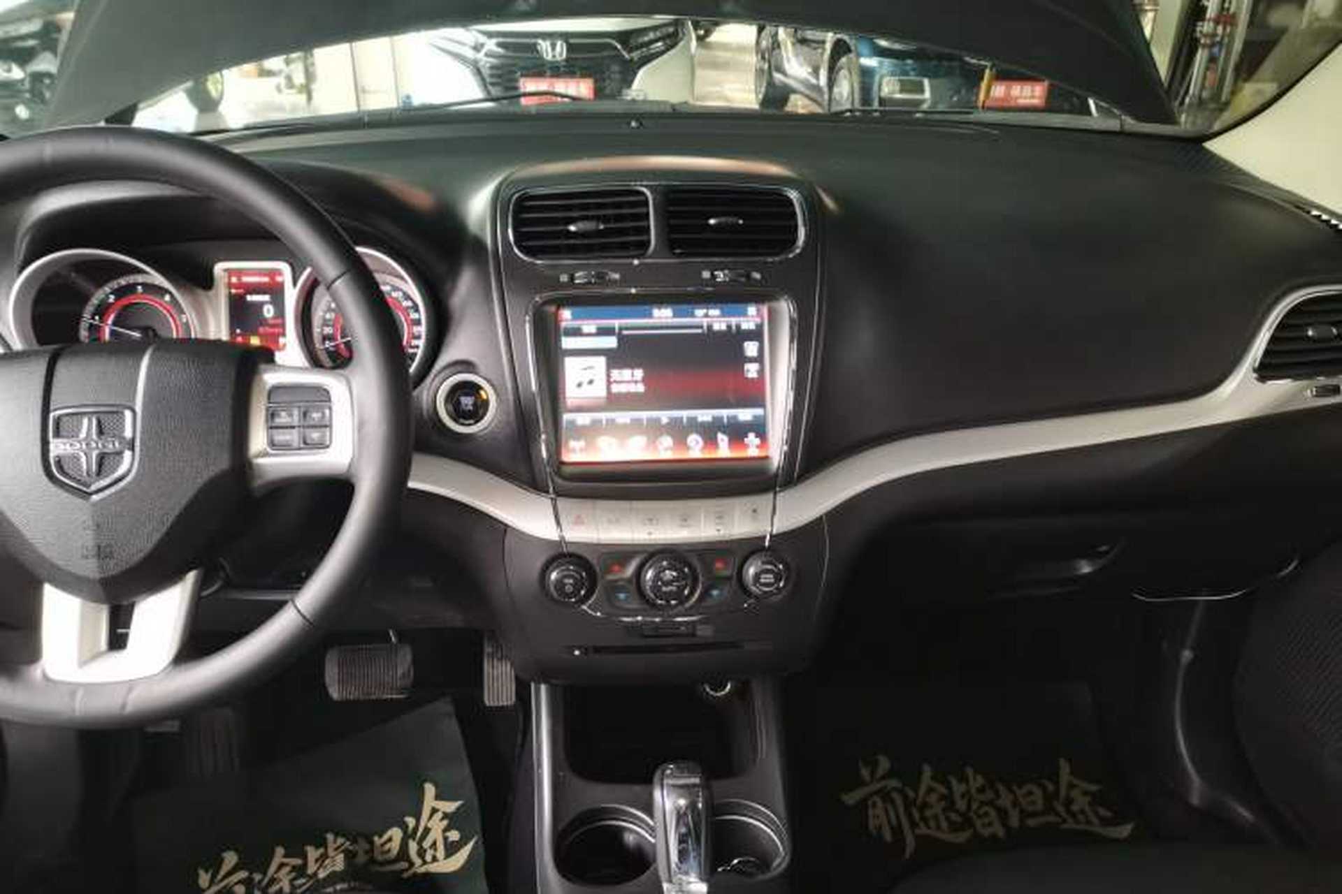Used Dodge Journey 2015 2.0TD Four-Wheel Drive Luxury Edition Audio And AC Panel