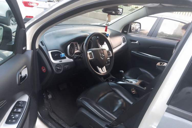 Used Dodge Journey 2015 2.0TD Four-Wheel Drive Luxury Edition Driver Seat