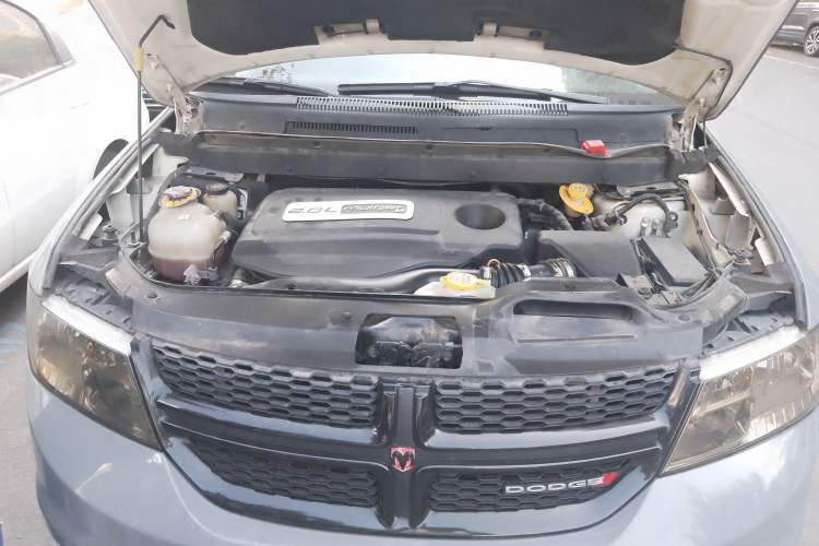 Used Dodge Journey 2015 2.0TD Four-Wheel Drive Luxury Edition Engine Bay
