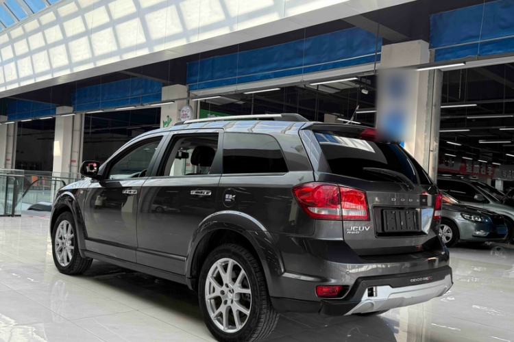 Used Dodge Journey 2015 2.0TD Four-Wheel Drive Luxury Edition Exterior 3
