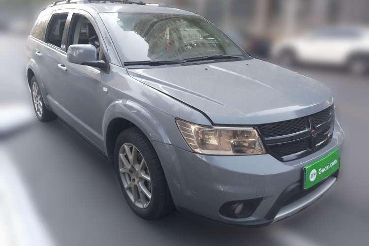 Used Dodge Journey 2015 2.0TD Four-Wheel Drive Luxury Edition Front Right 45 Deg
