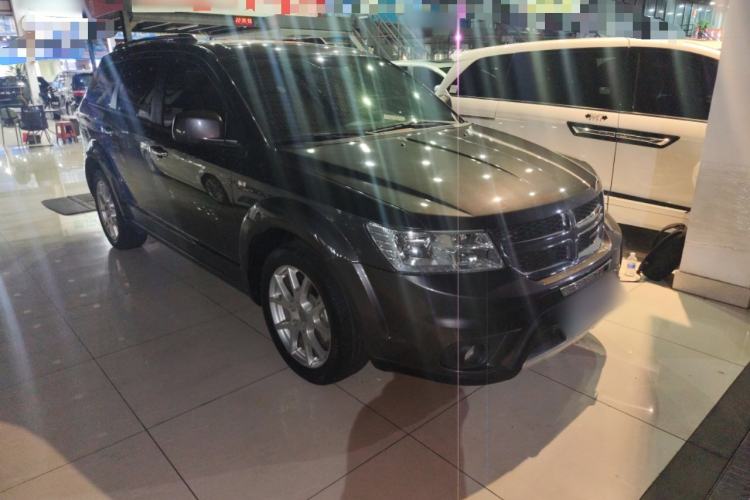 Used Dodge Journey 2015 2.0TD Four-Wheel Drive Luxury Edition Front Right 45 Deg