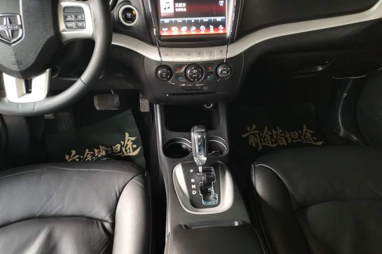 Used Dodge Journey 2015 2.0TD Four-Wheel Drive Luxury Edition Gear Lever