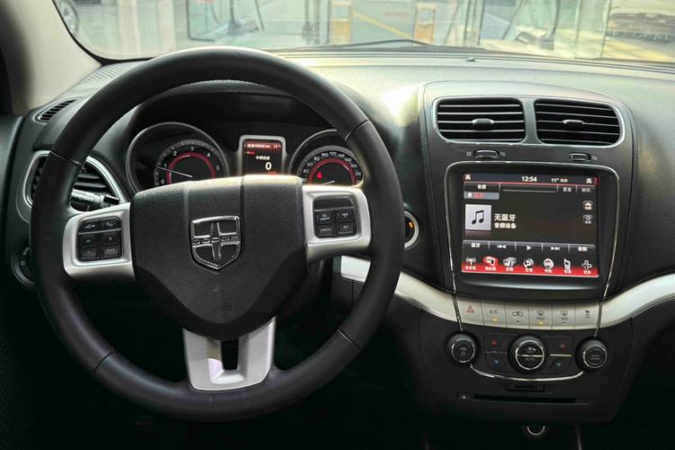 Used Dodge Journey 2015 2.0TD Four-Wheel Drive Luxury Edition Interior 5