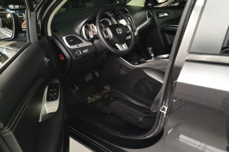 Used Dodge Journey 2015 2.0TD Four-Wheel Drive Luxury Edition Left Front Seat