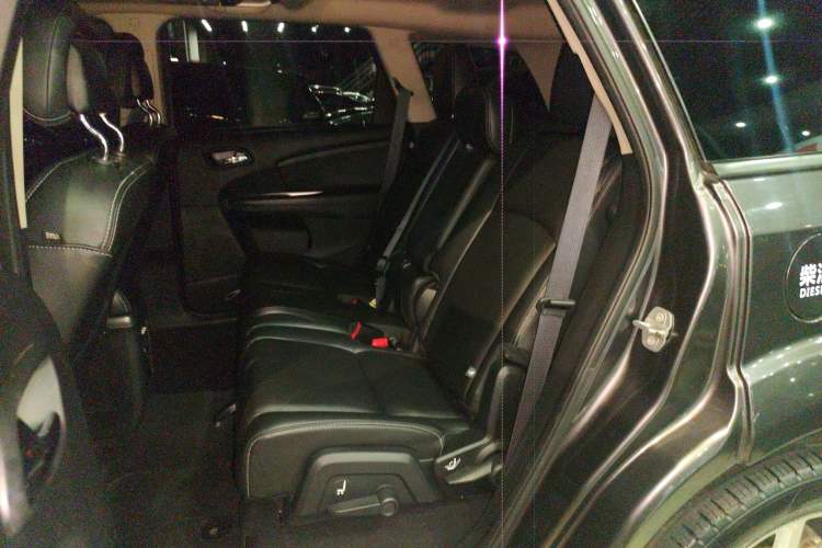 Used Dodge Journey 2015 2.0TD Four-Wheel Drive Luxury Edition Left Rear Seat