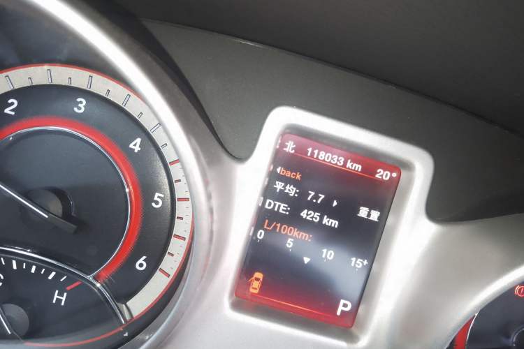 Used Dodge Journey 2015 2.0TD Four-Wheel Drive Luxury Edition Odometer Close Up